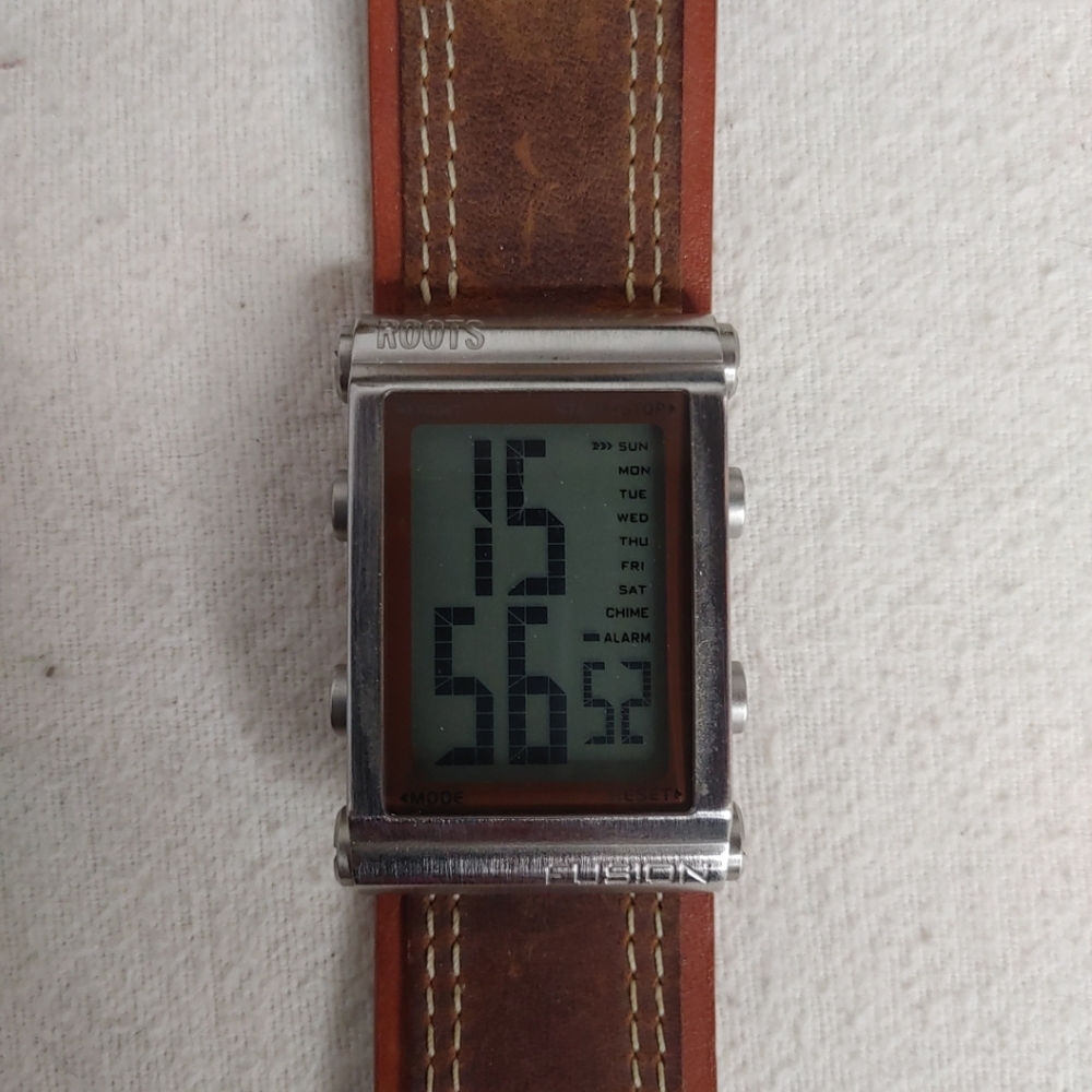 Roots Fusion Large Faced Men's Watch Leather‎ Band Used very good condition